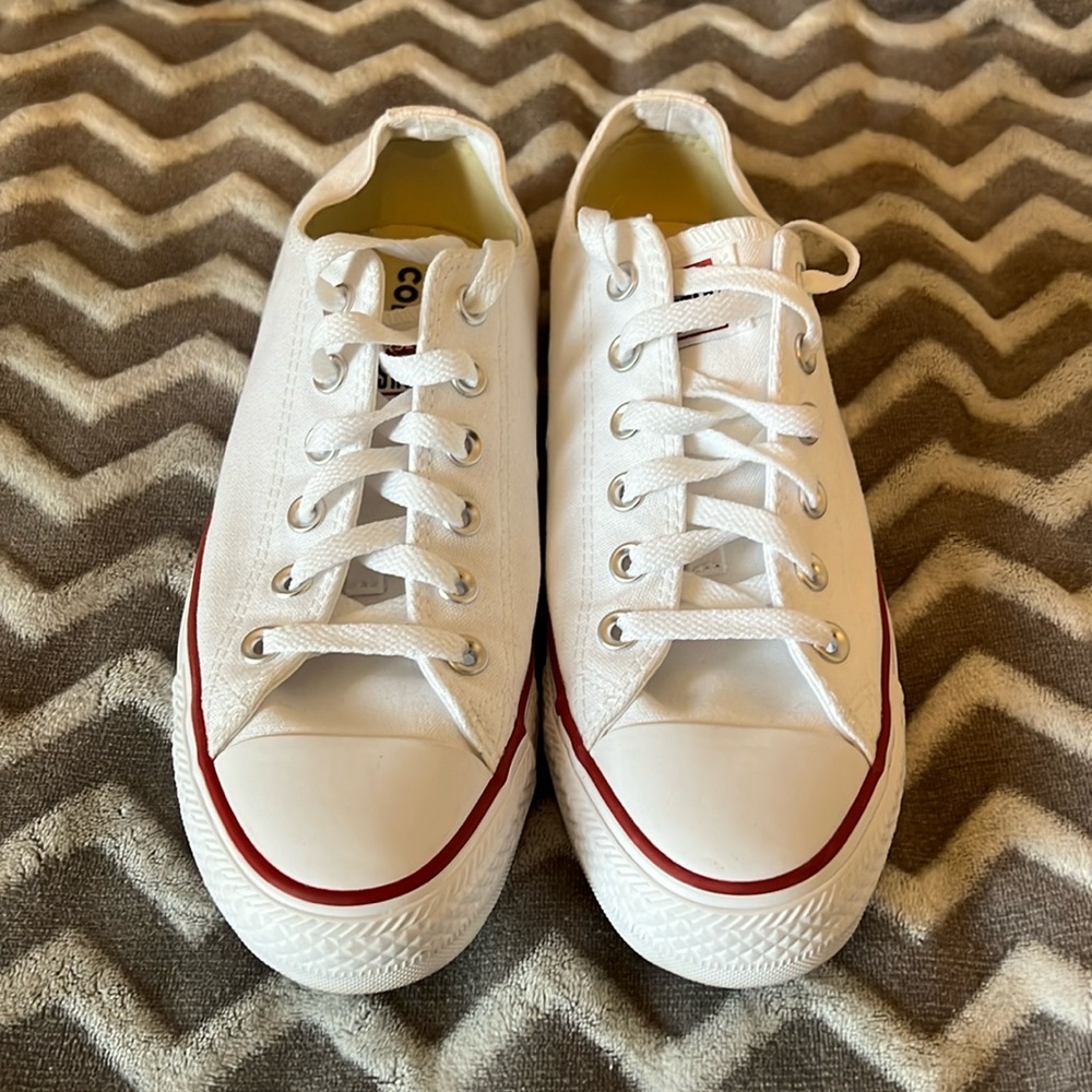 White Converse. Men’s size 6.5 Women’s 8.5.
